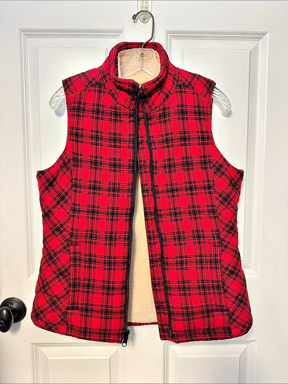 Duluth Trading Co. Women's Quilted Flannel Plaid Vest. Red & Black XS